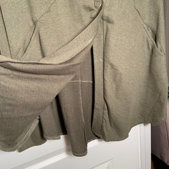 Women's Pure And Simple Bat Wing Loose Button Closure Top Cardigan Size L - Picture 5 of 9